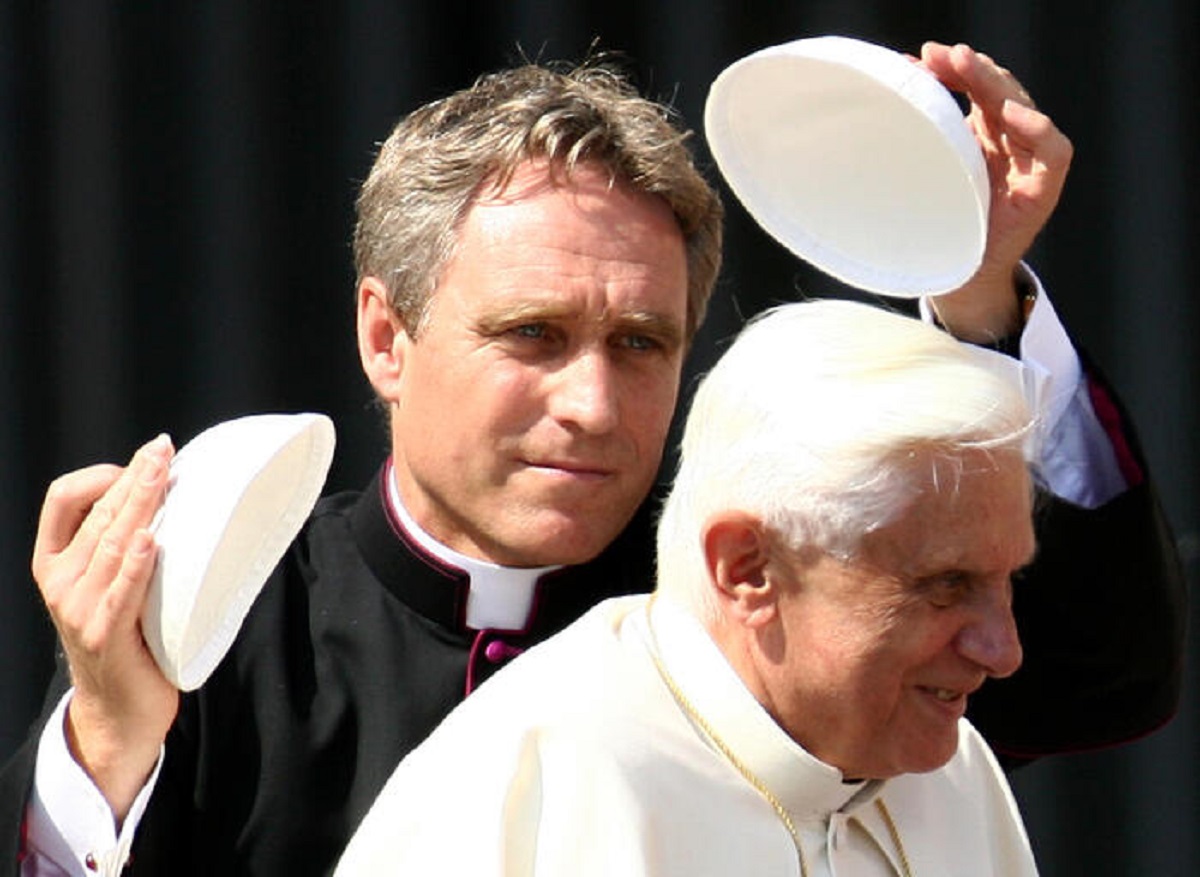 i-voti-del-conclave,-l'infortunio,-le-dimissioni:-«cosi-ratzinger-decise-di-lasciare-il-vaticano»