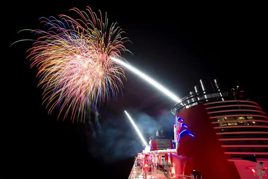 disney-cruise-line-announces-new-anniversary-fireworks-show-&-castaway-club-gift