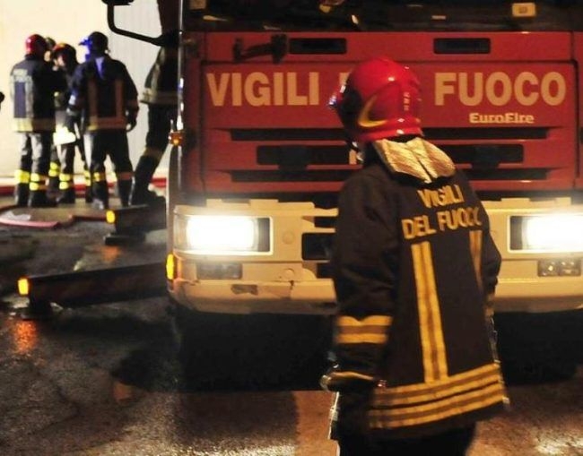 taormina:-in-corso-due-incendi,-sul-posto-i-vigili-del-fuoco