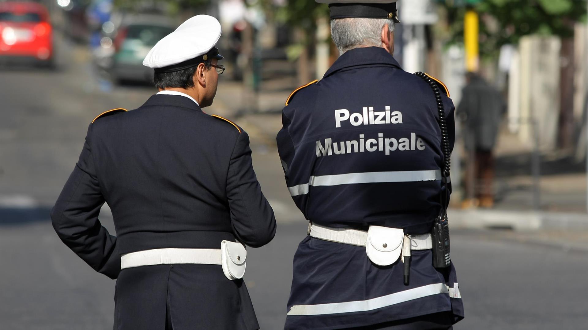 tutto-pronto-per-la-stramilano-ma-mancano-i-vigili-urbani:-la-storica-corsa-milano-sanremo-si-sposta-ad-abbiategrasso