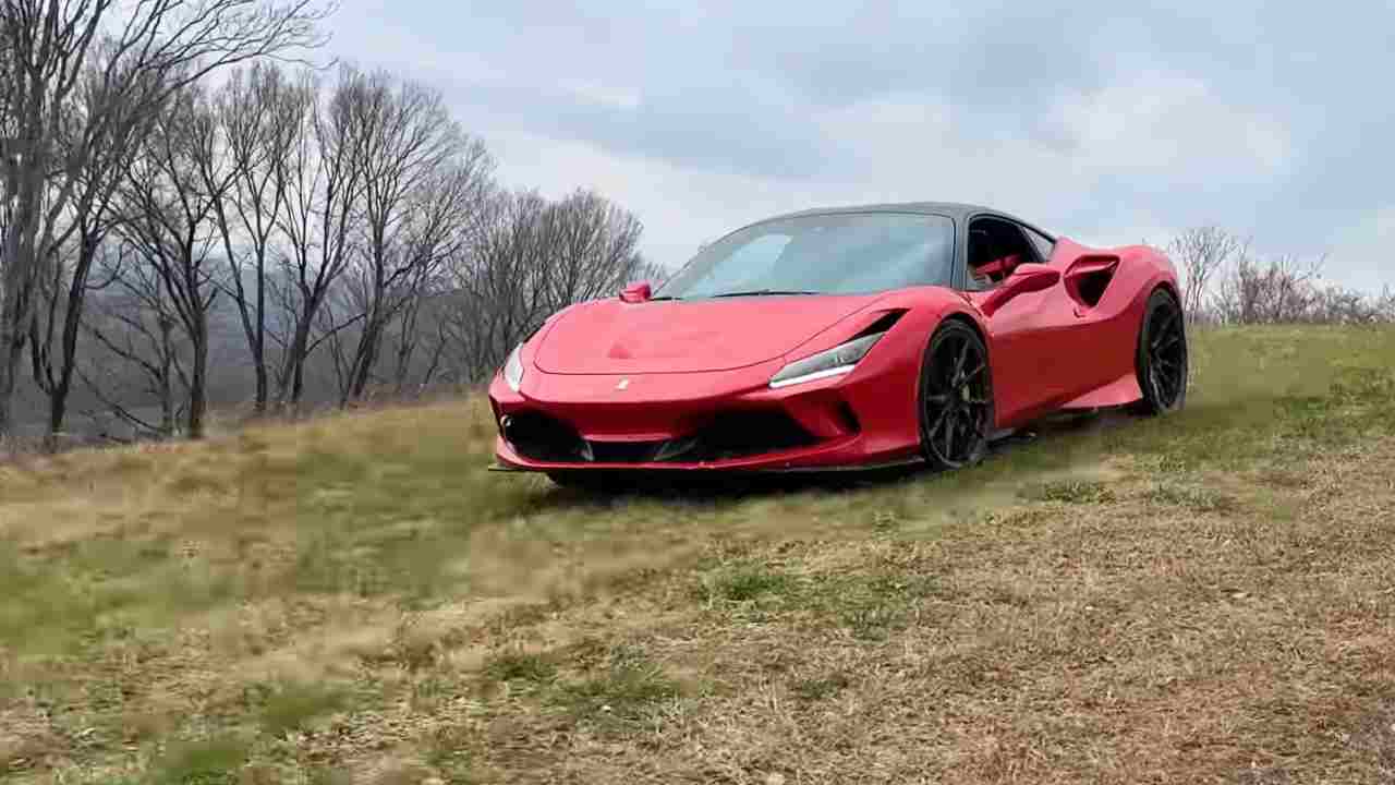 ferrari-f8-tributo,-e-un-bolide-anche-sullo-sterrato:-che-show,-il-video-e-“da-pazzi”