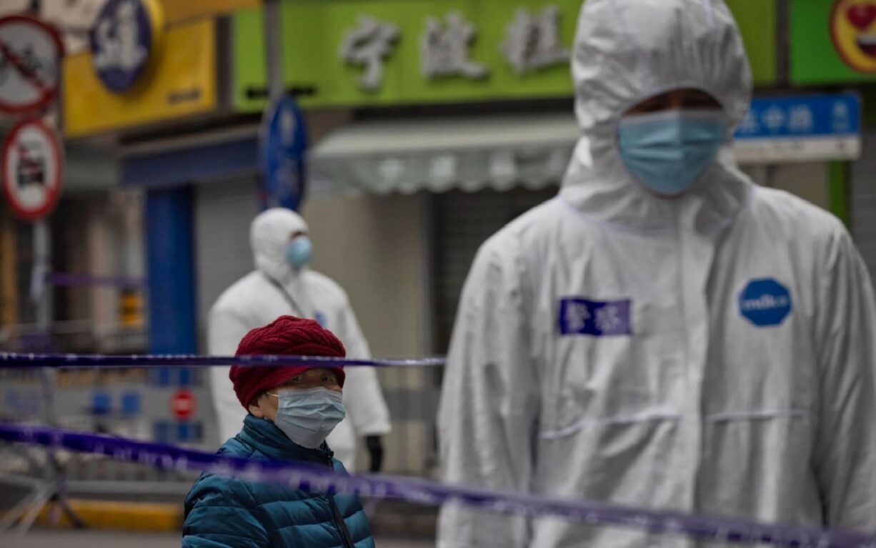 coronavirus,-tre-anni-dopo-l'fbi-rilancia-i-sospetti:-«fu-un-incidente-di-laboratorio-a-wuhan».-pechino-nega,-la-casa-bianca-e-divisa