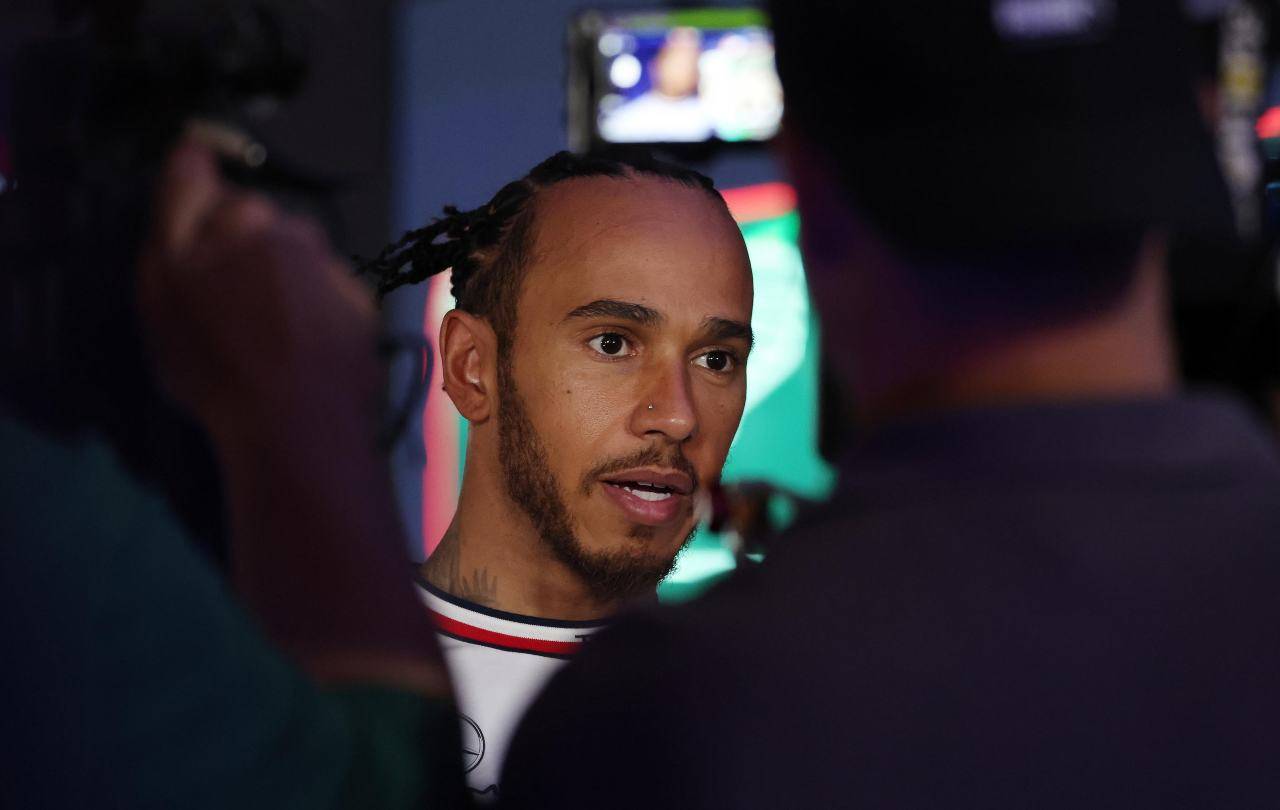 lewis-hamilton,-che-critica-alla-mercedes:-lo-devono-ammettere