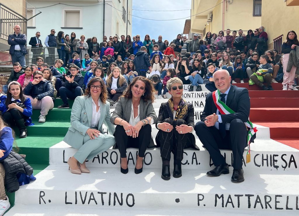 strongoli:-inaugurata-la-scalinata-della-legalita