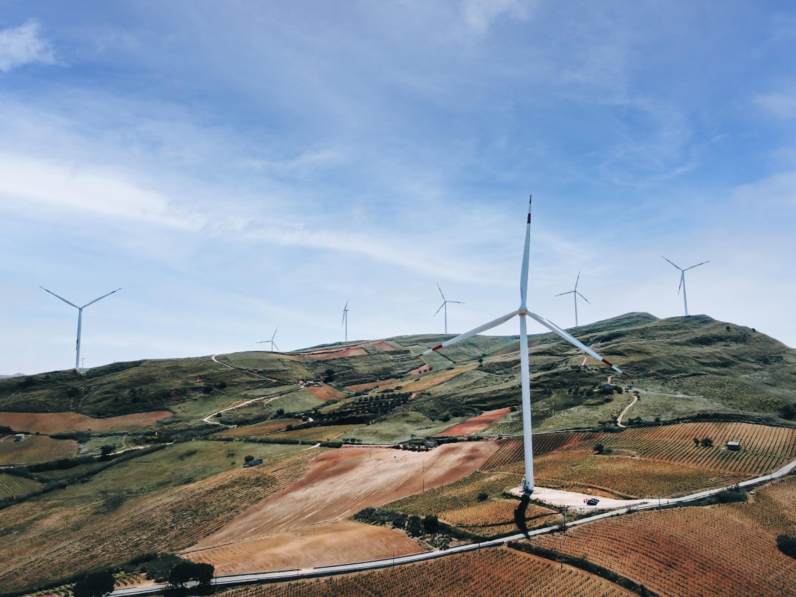 addio-battaglie-per-il-paesaggio-contro-le-pale-eoliche?-brutte-notizie-per-sgarbi:-l'emendamento-che-accelera-sugli-impianti-di-energie-rinnovabili