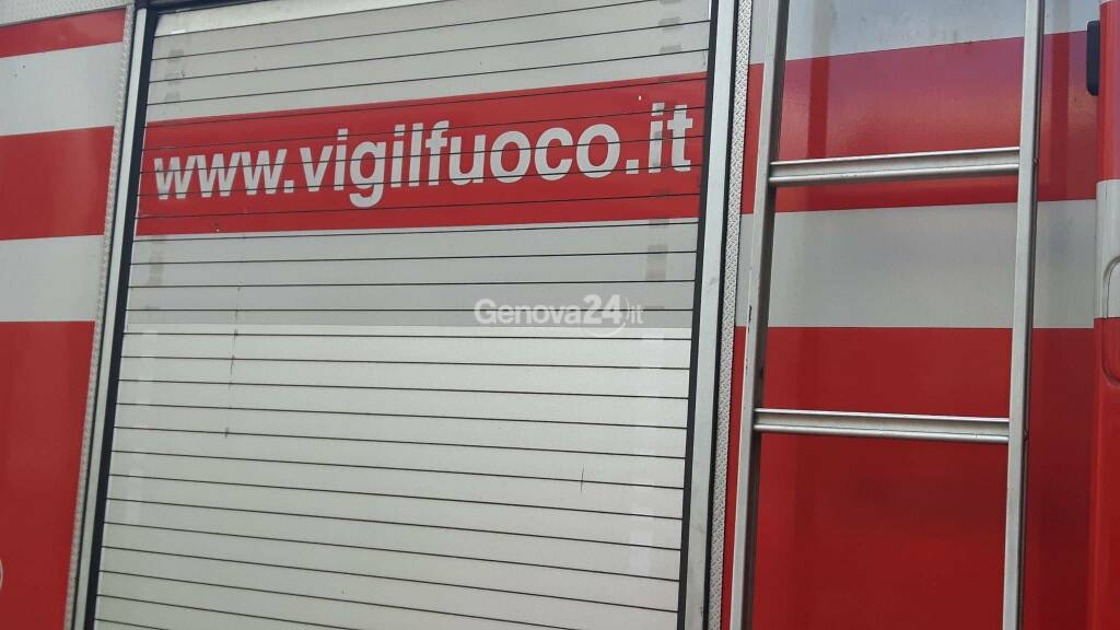 scivola-dalla-scogliera-del-molo-di-camogli,-diciottenne-resta-incastrato-fino-all'intervento-dei-vigili-del-fuoco-–-genova-24