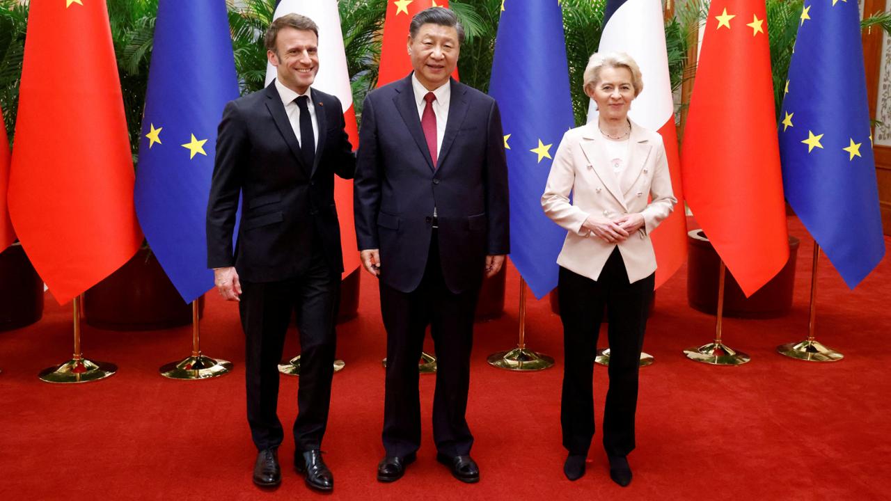 guerra-russia-ucraina,-xi-a-macron:-“colloqui-di-pace-prima-possibile”-mosca-boccia-la-mediazione-cinese.-von-der-leyen-a-pechino:-“vogliamo-pace-giusta-la-russia-si-ritiri”